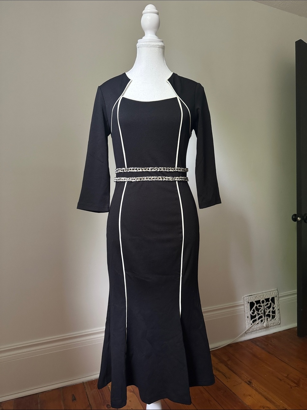 VFSHOW Black Structured Preppy Old Money Mermaid Square Neck Midi Dress‎ Small